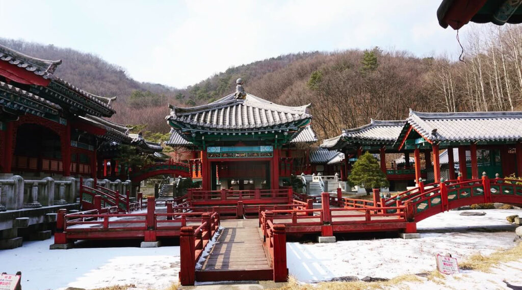 A traditional style of home in South Korea. Dae Jang Geum Park in Yongin. It is one of the great destinations for kdrama lovers who are looking for Korean Drama Filming Locations.